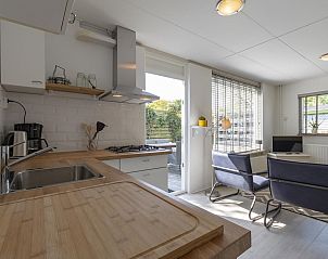 Kitchen with terrace view in Effe Sprage Callantsoog vacation home, Callantsoog.