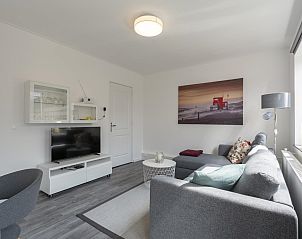 Gezellige woonkamer in Stuijvezandeweg 7Z Callantsoog vakantiehuis aan de Noordzeekust Noord-Holland.