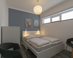 Comfortabele slaapkamer in Stuijvezandeweg 7Z Callantsoog vakantiehuis aan de Noordzeekust Noord-Holland.