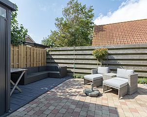 Zitgedeelte op terras van Stuijvezandeweg 7Z Callantsoog vakantiehuis aan de Noordzeekust Noord-Holland.