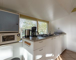 Kitchen equipment in Sandepark 093 Groote Keeten vacation home in Callantsoog, North Sea coast.