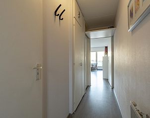 Entrance to Beach Apartment 08 Callantsoog with bright hallway.