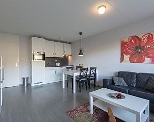 Cozy living room in Beach Apartment 08 Callantsoog with modern art.