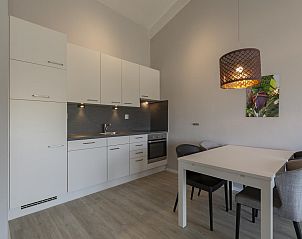 Kitchen and dining area in Beach Apartment 35 Callantsoog, ideal for self-catering.