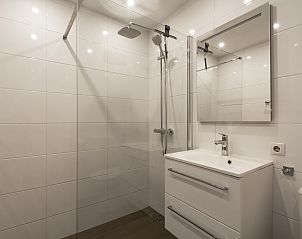 Sleek and modern bathroom in Beach Apartment 35 Callantsoog with walk-in shower.