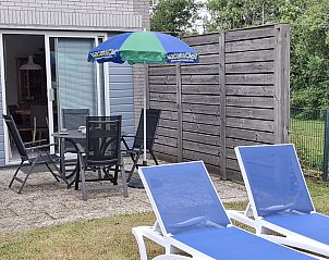 Second bedroom in NH549, Callantsoog, North Sea Coast, with bright decor and cozy atmosphere.