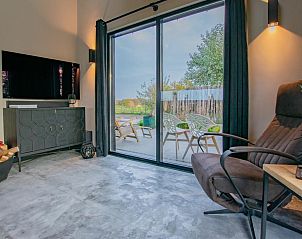 Modern seating area in Spoelde wheel vacation home in Callantsoog overlooking the terrace.
