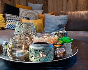 Stylish decoration and pillows in the living room of Spoiled Wheel in Callantsoog.