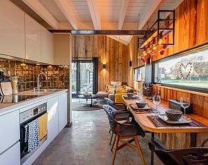 Open kitchen and dining area in Spoelde wheel vacation home in Callantsoog with lots of light.