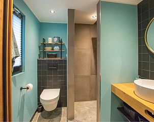 Bathroom in Spoiled Wheel vacation home in Callantsoog with modern shower and colorful walls.