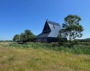 Quiet surroundings of De Bonte Specht vacation home in Callantsoog, surrounded by nature on the North Sea coast.