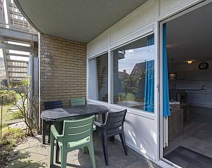 Terras van Beach Appartement 11 Callantsoog, vakantieverblijf aan de Noordzeekust in Noord-Holland.