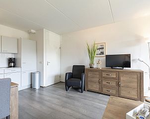 Comfortabele zithoek in Beach Appartement 11 Callantsoog aan de Noordzeekust in Noord-Holland.