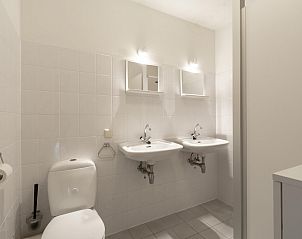 Stijlvolle eethoek in Beach Appartement 11 Callantsoog aan de Noordzeekust in Noord-Holland.