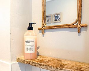 Detail van handzeep in toiletruimte van vakantiehuis Sol in Callantsoog.