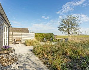 Quiet terrace at Cottage in Callantsoog, vacation accommodation in North Holland with comfortable seating.