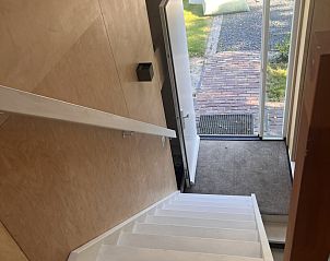 Moderne badkamer in vakantiehuis NH581 in Groet, Noordzeekust, Noord-Holland met stijlvol sanitair en eigentijdse afwerking.