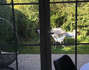 Uitzicht op tuin vanuit Vakantiehuis in Groet, Noordzeekust, Noord-Holland