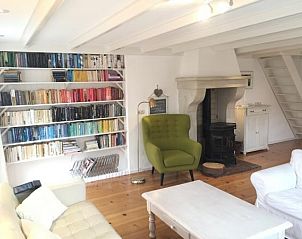 Gezellige slaapkamer met twee bedden in NH072 vakantiehuis, Groet, Noordzeekust.