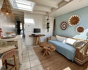 Knusse woonkamer in Huisje in Groet, vakantiehuis aan de Noordzeekust, Noord-Holland.