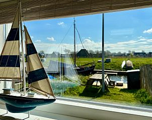 Uitzicht op het water vanuit de keuken van Huisje in Groet, vakantiehuis aan de Noordzeekust, Noord-Holland.