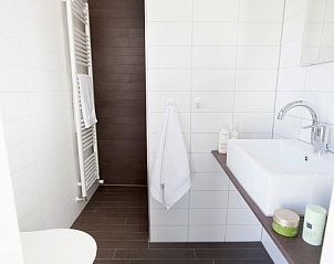 Stijlvolle badkamer in vakantiehuis AanNoordzee.nl, Noordzeekust, Noord-Holland.