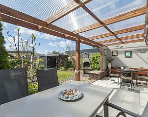 Gezellige veranda bij Wildrijk 152 Sint Maartenszee vakantiehuis aan de Noordzeekust in Noord-Holland.