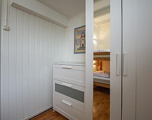 Gang met opbergruimte in Wildrijk 152 Sint Maartenszee vakantiehuis in Noord-Holland.