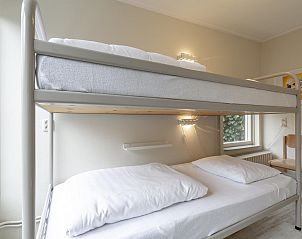 Tennisbaan bij Duinland 181 Sint Maartenszee, Noordzeekust, Noord-Holland.