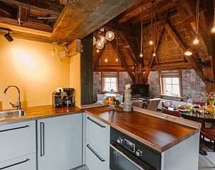 Moderne Kche im Ferienhaus in Egmond aan den Hoef, Nordseekste, Nordholland.