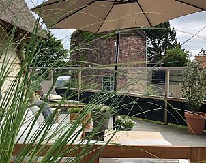 Sonnige Terrasse im Ferienhaus in Egmond aan den Hoef, Nordseekste, Nordholland.