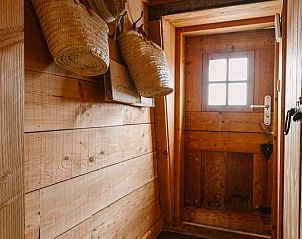 Hlzerne Eingangstr im Ferienhaus in Egmond aan den Hoef, Nordseekste, Nordholland.