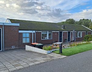 Rustig gelegen Vakantiehuisje in Egmond aan den Hoef met veranda en groene omgeving, Noordzeekust, Noord-Holland.