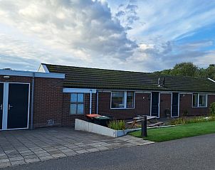 Vakantiehuisje in Egmond aan den Hoef met gezellige buitenruimte en groene omgeving, perfect voor ontspanning.
