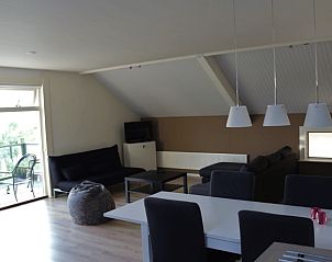 Ruime woonkamer in Vakantiehuisje in Burgerbrug, Noordzeekust, Noord-Holland.