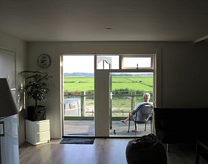 Panoramisch uitzicht vanuit de woonkamer van Vakantiehuisje in Burgerbrug, Noordzeekust, Noord-Holland.