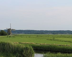 Prachtig uitzicht op de molen nabij Vakantiehuisje in Burgerbrug, Noordzeekust, Noord-Holland.