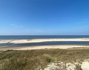 Strand en zee nabij Vakantiehuisje in Burgerbrug, Noordzeekust, Noord-Holland.
