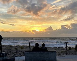 Romantische zonsondergang bij de zee, Vakantiehuisje in Burgerbrug, Noordzeekust, Noord-Holland.