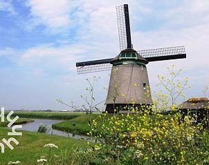 Pittoresk landschap met molen nabij vakantiehuis NH064, Burgerbrug, Noordzeekust, Noord-Holland.