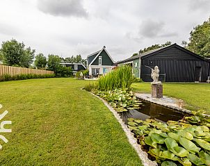 Badkamer met bad in NH492 vakantiehuis, Burgerbrug, Noordzeekust, Noord-Holland.