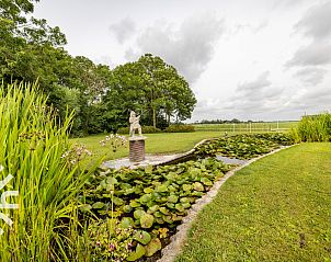 Slaapkamer met uitzicht in NH492 vakantiehuis, Burgerbrug, Noordzeekust, Noord-Holland.