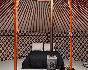 Ruime yurt met houtkachel in Vakantiehuisje in Schagerbrug, Noordzeekust, Noord-Holland.