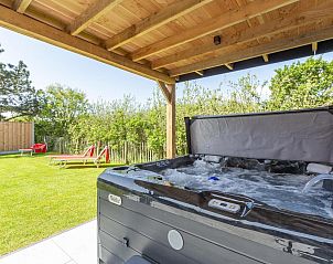 Guest house 4540100 - Holiday property Noordzeekust - Wellness Villa Lotje | Jacuzzi & Sauna | 6 Pers