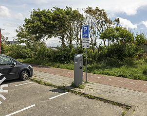 Lift en trap in vakantiehuis NH385, Julianadorp aan Zee, Noord-Holland.