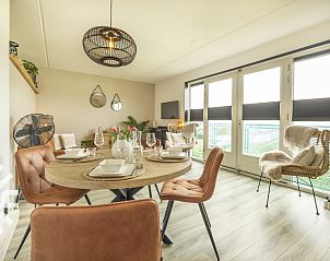 Minigolfbaan bij vakantiehuis NH385, Julianadorp aan Zee, Noord-Holland.