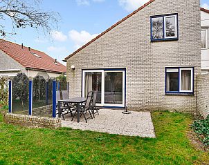 Comfortabele bank in Beach Resort Ooghduyne 6-persoons villa, Julianadorp aan Zee, Noord-Holland.