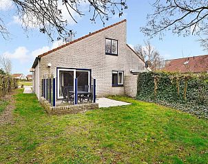 Achtertuin van Beach Resort Ooghduyne 6-persoons villa, Julianadorp aan Zee, Noord-Holland.