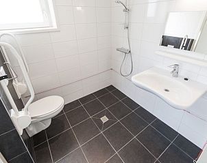 Guest house 454025 - Bungalow Noordzeekust - Beach Resort Ooghduyne | 16-persoons villa | 16L