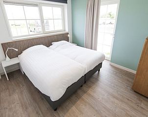Guest house 454025 - Bungalow Noordzeekust - Beach Resort Ooghduyne | 16-persoons villa | 16L